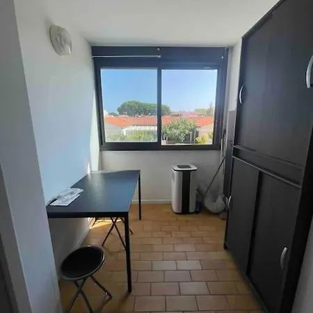 Port Apartment *